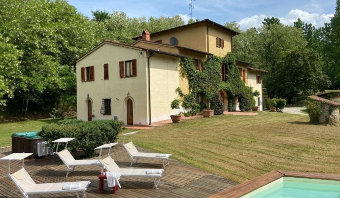 Tasteful villa in Firenze Incisa Reggello with bubble bath