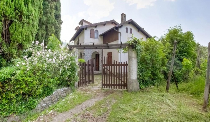 Soothing villa in Fivizzano with a private garden