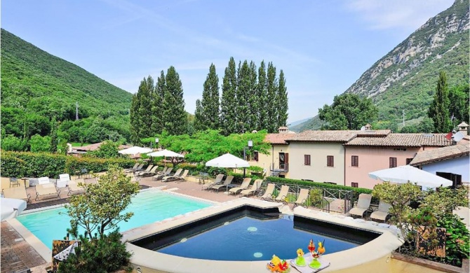 Amazing apartment in Foligno with Outdoor swimming pool, WiFi and 2 Bedrooms