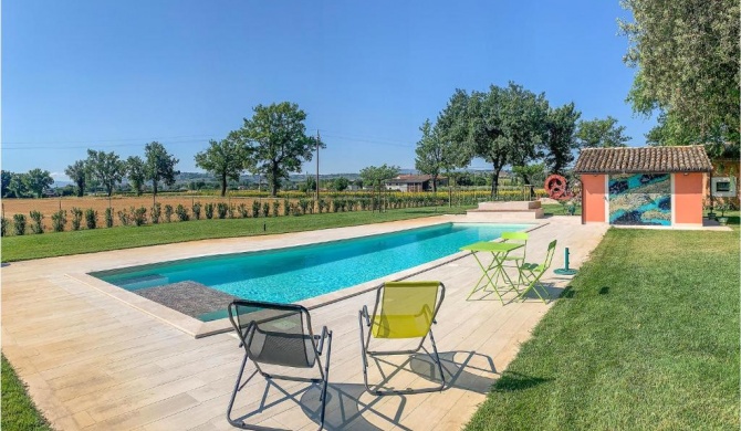 Stunning home in Foligno with Outdoor swimming pool, WiFi and 7 Bedrooms