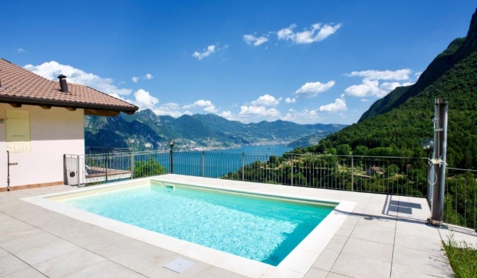 Italian Vacation Homes - Fonteno Panoramic Apartment