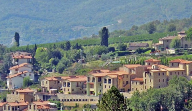 Terrazza Alta--Tuscan condo with large terrace and private garden.