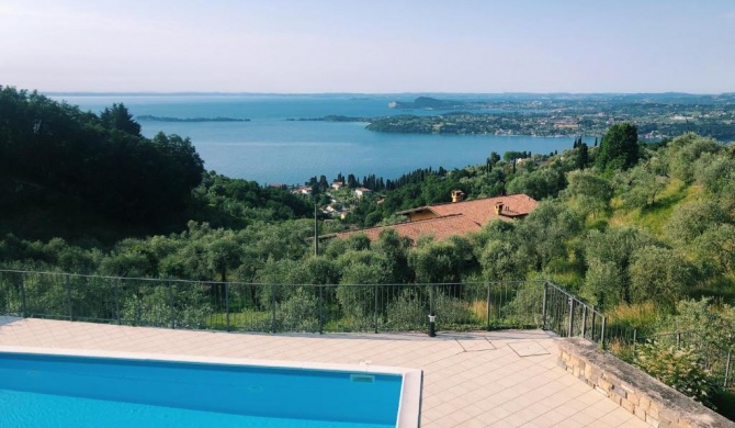 Casa Cecilia, 2 bedrooms, 1 bathroom, lake view, pool