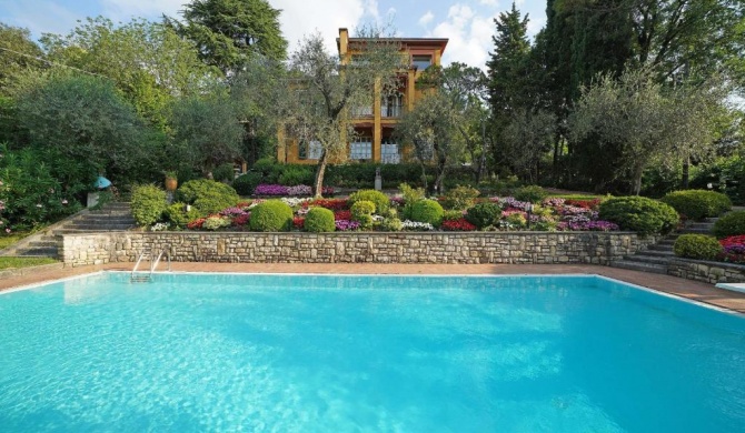 Villa Vibe Luce, beautiful period villa with private pool and lake view