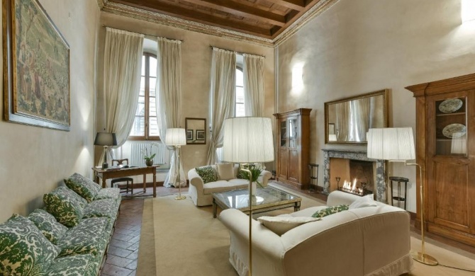 Raffaello apartment with fireplace in Oltrarno