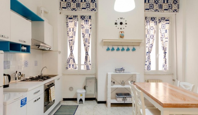 ALTIDO Charming Apt for 4 in Historical Centre of Genoa