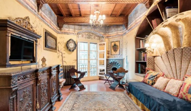 Renaissance Apartment in Historic Building with Duomo Views