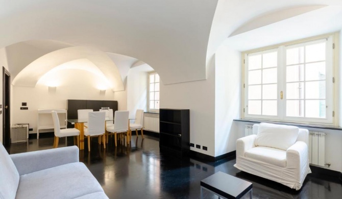 ALTIDO Superb Apt for 4, near Via Garibaldi, Genoa