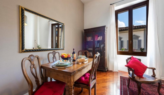 Renovated 19th-Century Apartment in an Authentic Area