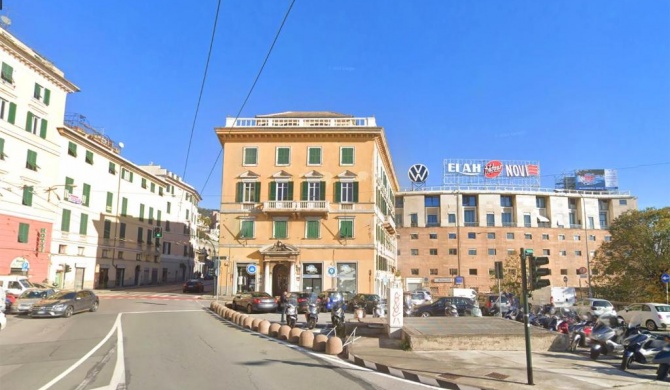 I Marinai - In The City Of Genoa - Happy Rentals