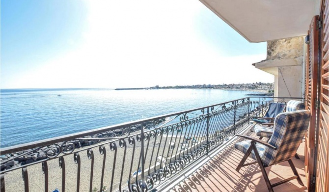 Amazing apartment in Giardini Naxos with 3 Bedrooms and WiFi