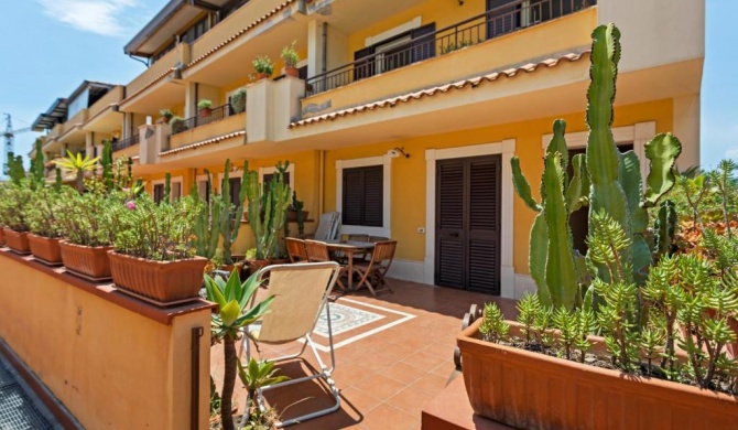 Giardini Naxos Bright Apartments with Balcony