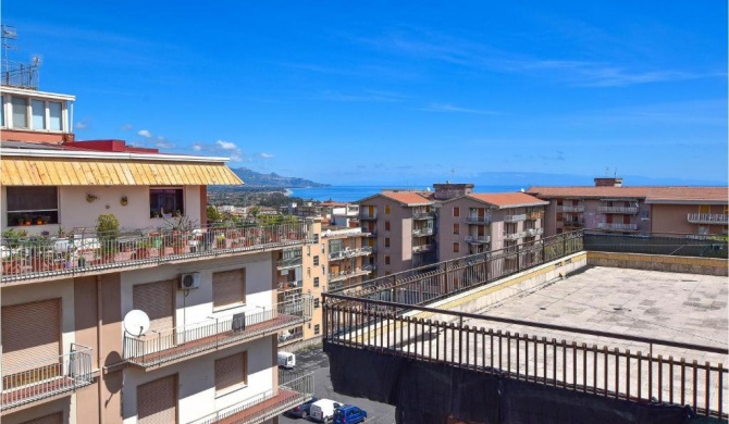 Stunning apartment in Giarre with WiFi and 2 Bedrooms