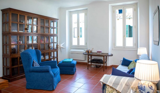 Santa Maria Novella Bright Apartment